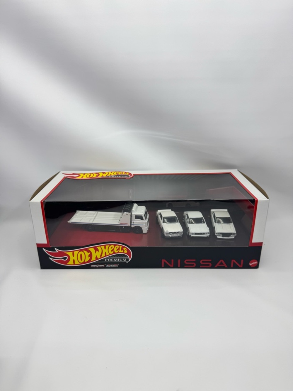 Hot Wheels Premium Nissan Diorama Set